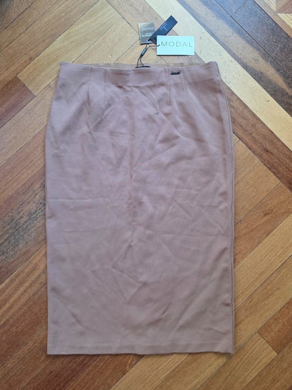 NWT Tahari Tan Pencil Skirt Size Large